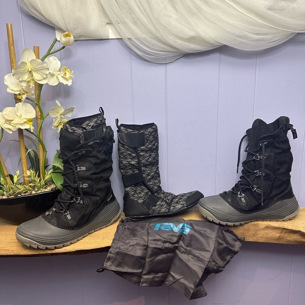 TEVA waterproof Women's Black and Gray insulated Boots